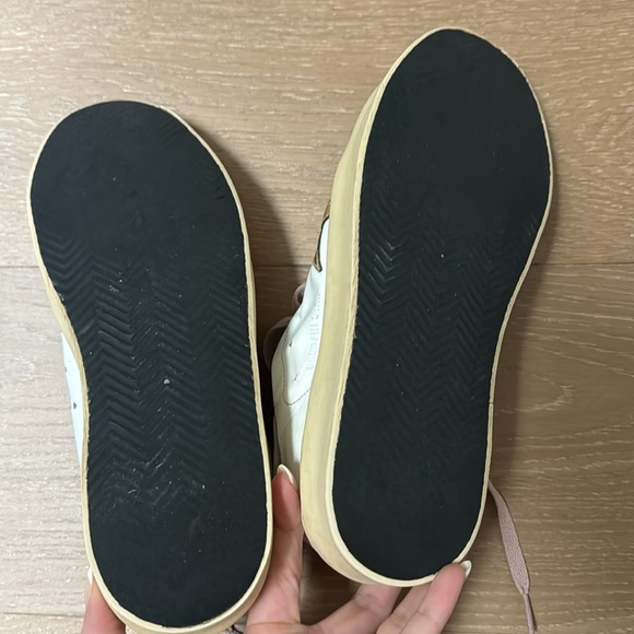 leather sneakers size 39 (fits like an 8). Gently worn
